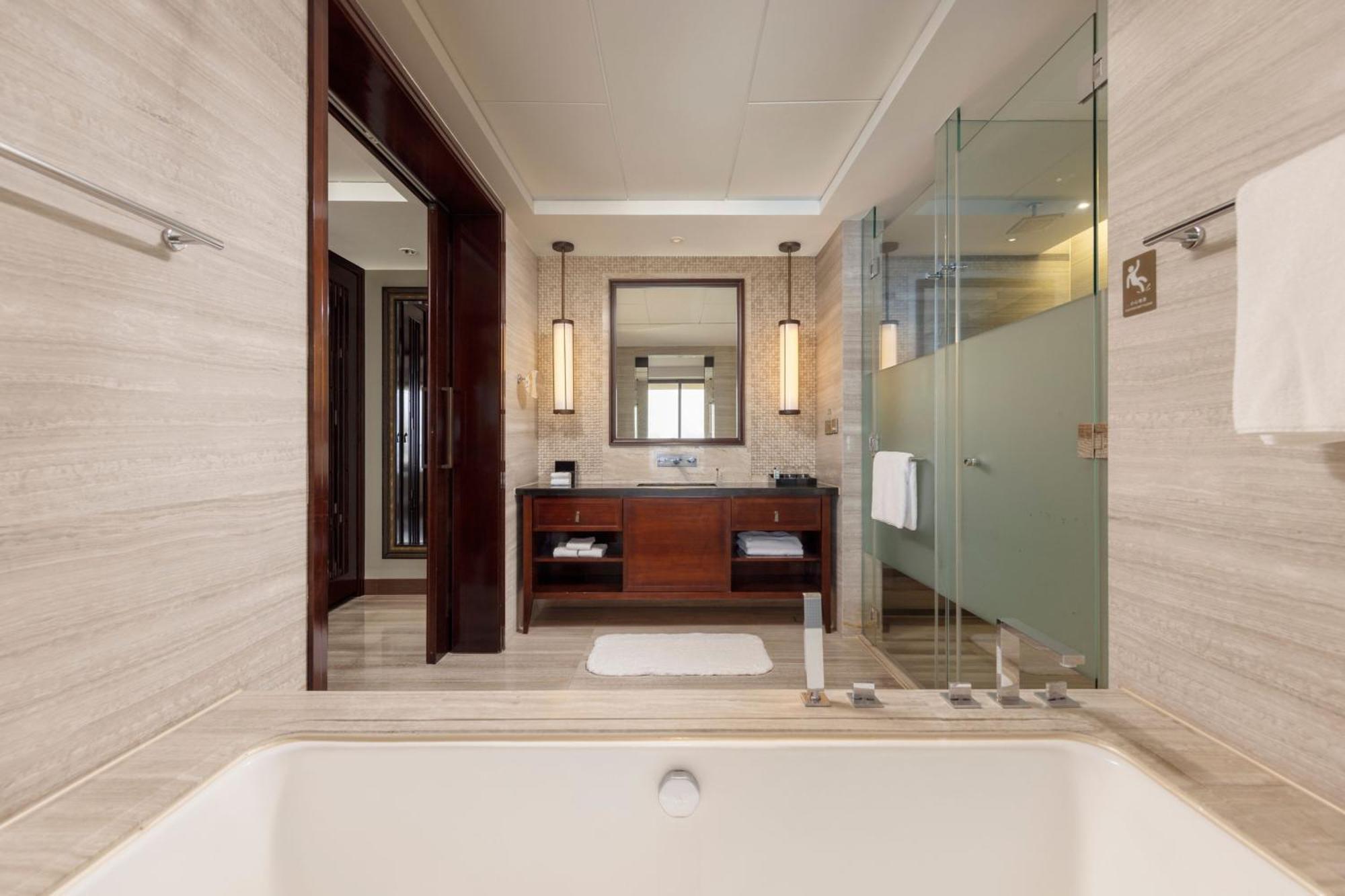 Sheraton Shenzhou Peninsula Resort Wanning Bagian luar foto